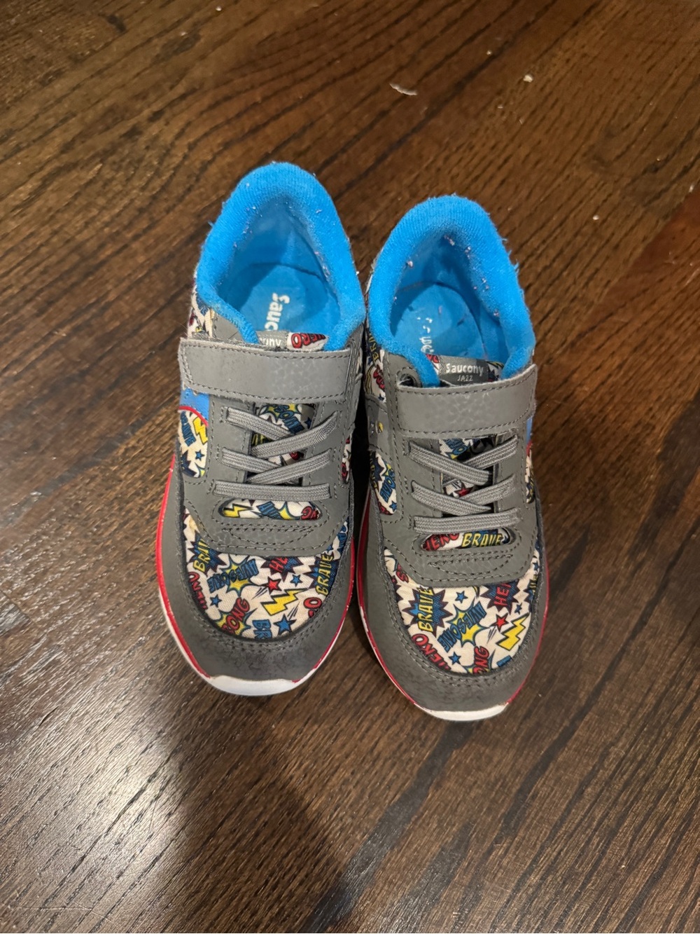Saucony Kids Super Hero Theme Size 10.5 Boys sneakers Velcro Baby Jazz Light